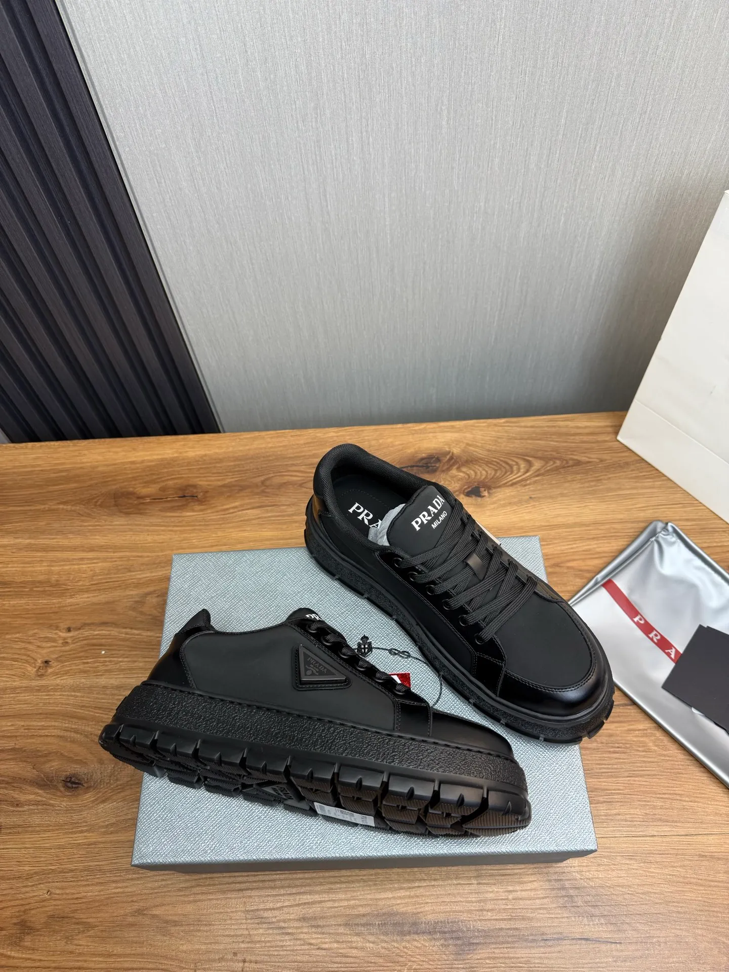 Men's shoes 💰580💰 [PRADA] Autumn and winter hot men's shoes shipped 👏Official website synchronized ⬆️Original fly-woven cowhide fabric + cowhide lining, 1⃣️:1⃣️reproduction, original sole, 38-45 (45. Customized, non-refundable)
